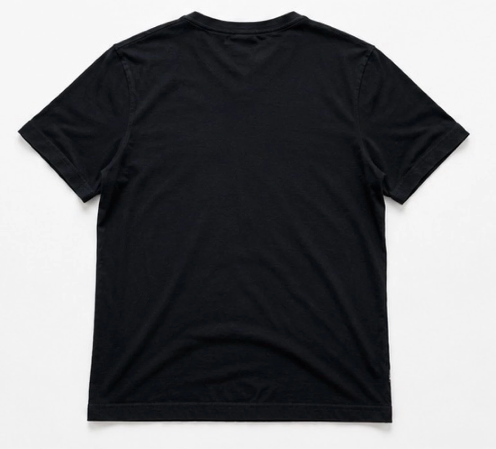 Camiseta Tommy Hilfiger Negra con cuello en pico – photo 4